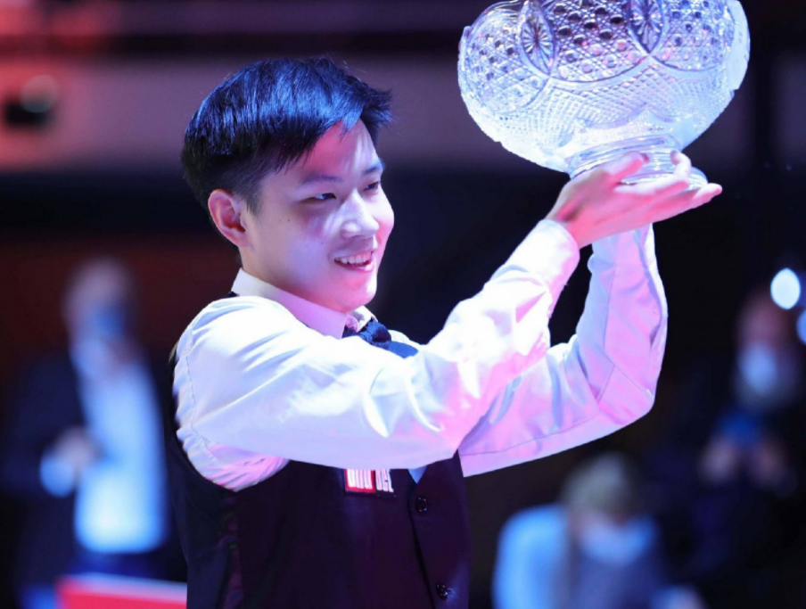 球员中脱颖 球员中脱颖