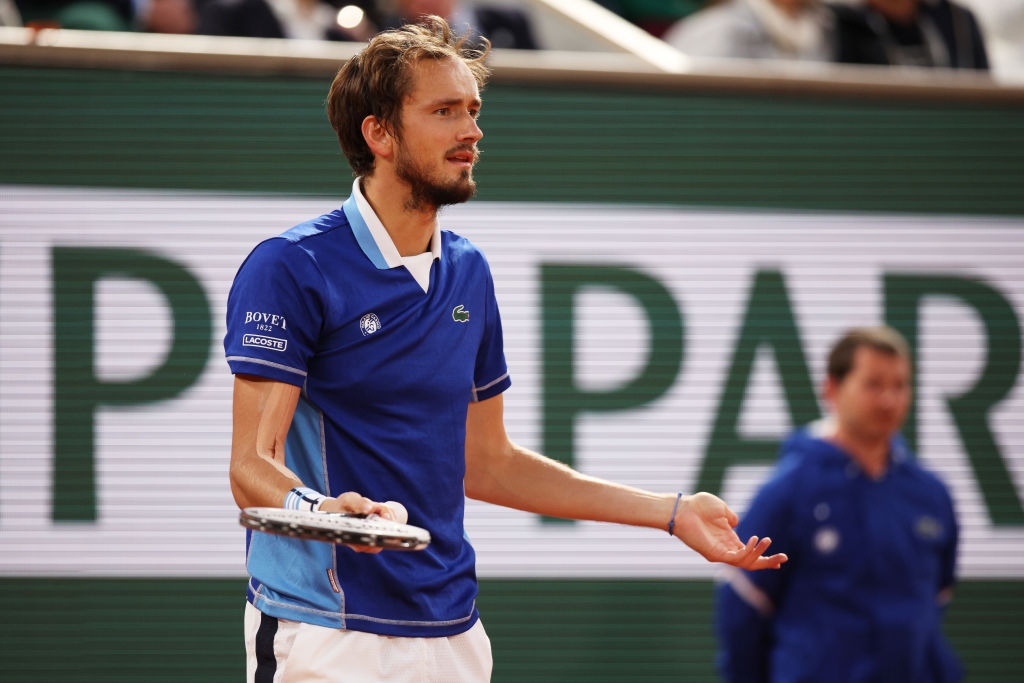 同时也向球 同时也向球